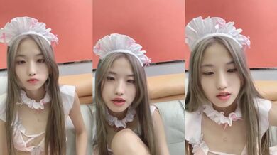 【在校大一学妹】这个极品，看了好喜欢，女仆装清纯学妹，被土豪大胖子干，粉嘟嘟的少女逼和奶子，狂草一小时 (1)