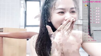 【wenwen1688】stripchat新女神，办公室里的激情，极品双女，互舔互摸，颜值高满眼诱惑[ (5)